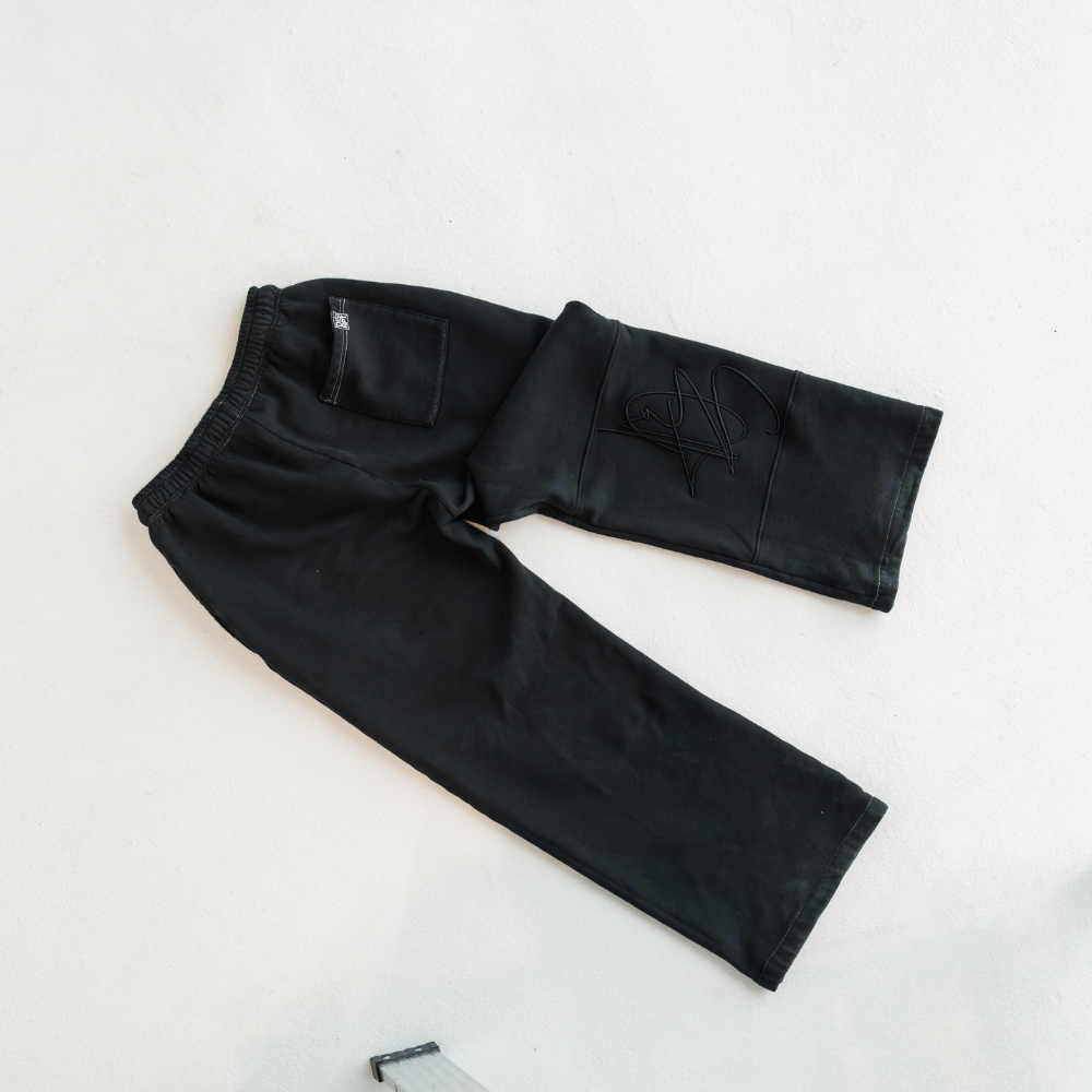 SIGNATURE SWEATPANTS